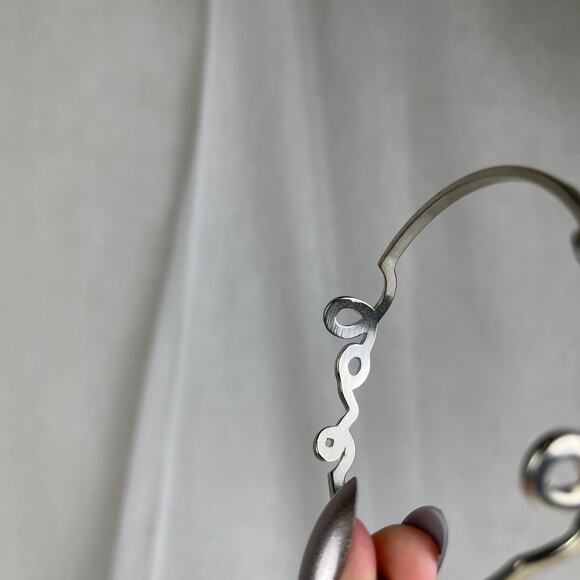 💕 NWOT Silver Tone LOVE Cursive Bangle Bracelet Size OS One Size - Picture 15 of 16